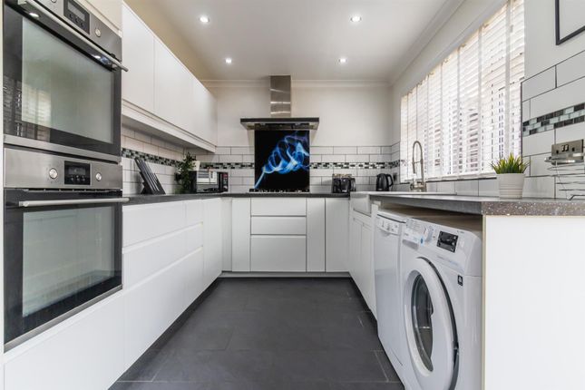 7, Leigh Crescent, Southam photo 4