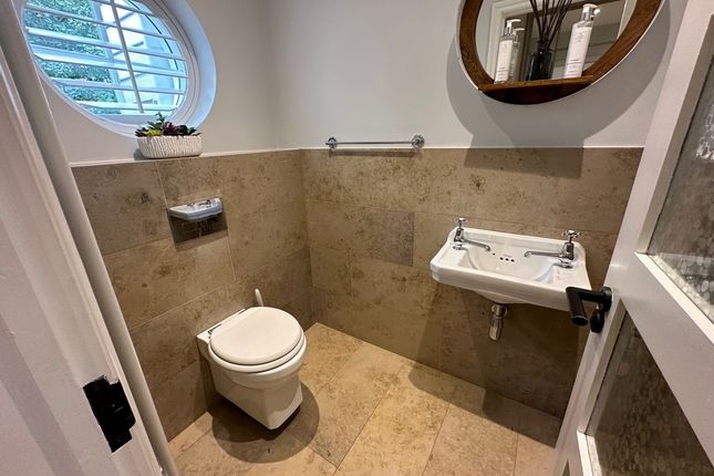 Cloakroom/wc