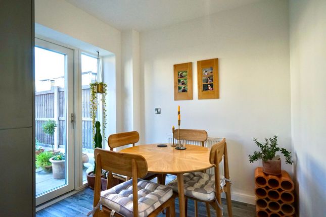 70A3Bf32-Fdaa-4E16-B339-4Fcee470F4F5