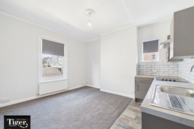 Flat 5, 386, The Promenade, Blackpool photo 3