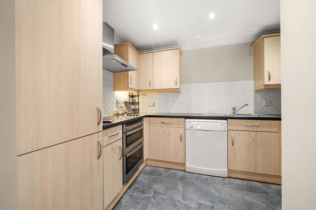 125, Heath Hill Road South, Berkshire photo 4