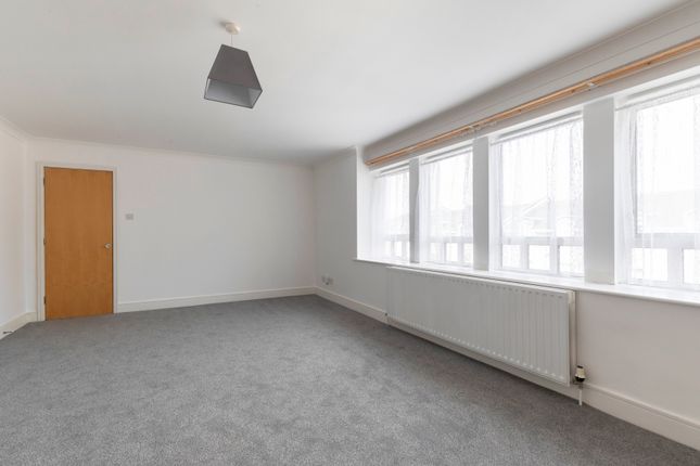 Flat to rent in Wallace Apartments, Cheltenham