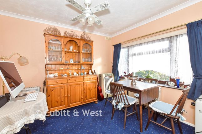 25, Nutbourne Park, Chichester photo 4