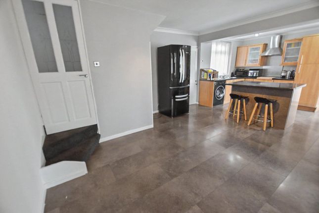 207, Whitehall Road, West Yorkshire photo 4