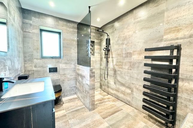 Pool Shower Room