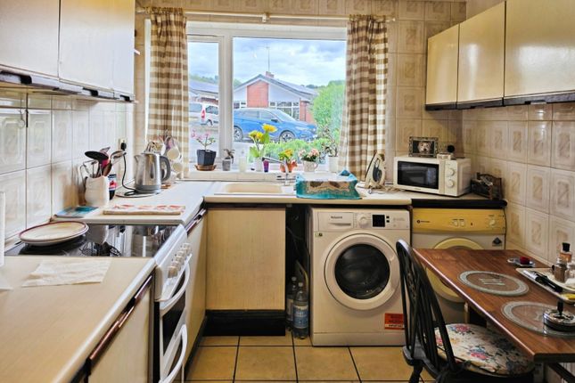 10, Clyde Avenue, Stoke-On-Trent photo 3