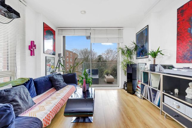 Flat for sale in Coster Avenue, Finsbury Park, London