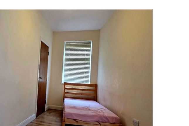 Worton Way, Isleworth photo 2