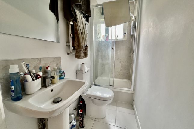 Flat 3 Room 1,, Camden Court, London photo 3