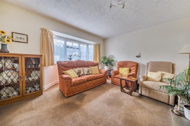 70, Yew Tree Drive, Guildford photo 4