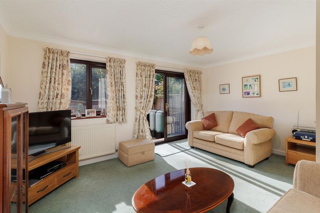 10, Stones Close, Cowes photo 4
