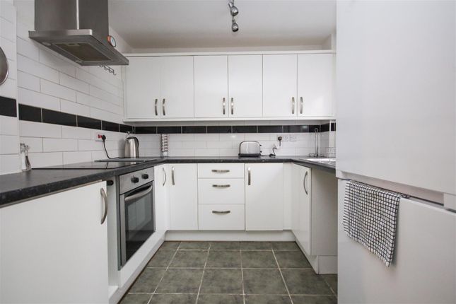 78, Keats Way, Rushden photo 3