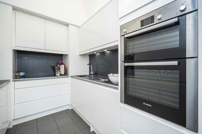 Flat 77, Andrewes House, Barbican, London photo 4