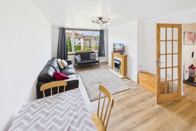 Flat 2, 13, Oxgangs Farm Drive, Edinburgh photo 3
