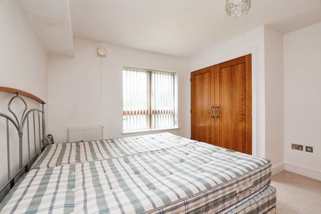 Flat for sale in Windsor Esplanade, Cardiff