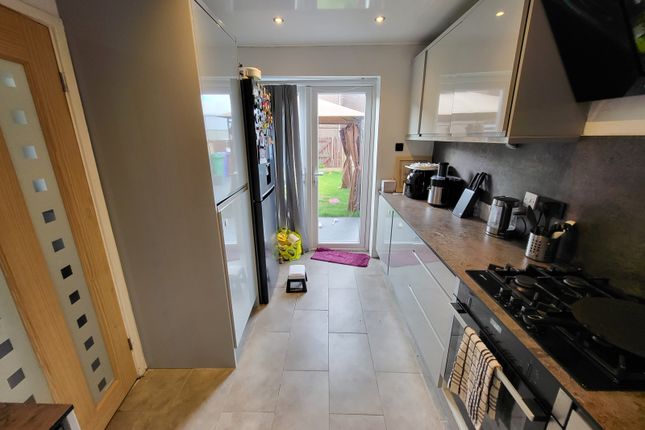 2 Carey Walk, Hulme, Manchester photo 4