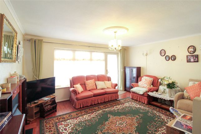 228, Eastwood Road North, Essex photo 2