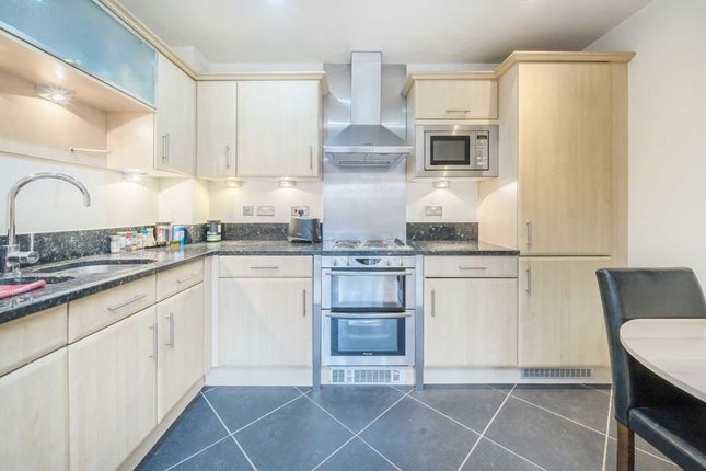 21 Dorey House, High Street, Brentford photo 3