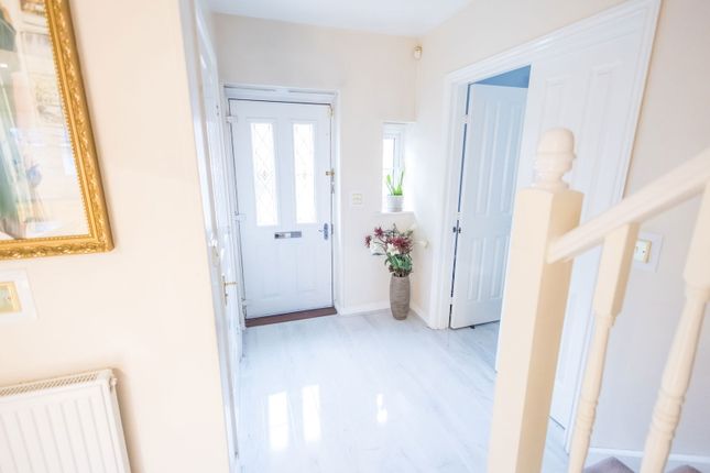 71, Sachfield Drive, Grays photo 4