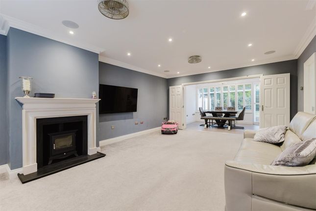 Thornhill Road, Ickenham photo 2