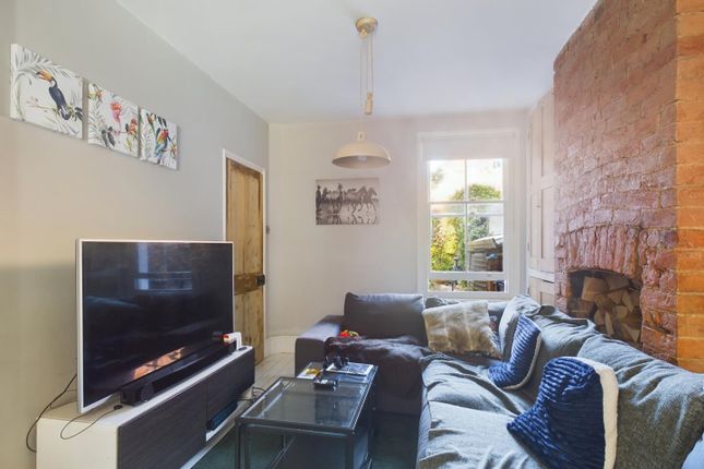 62, Donnington Gardens, Reading photo 2