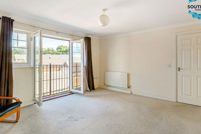 Caspian Way, Purfleet photo 4
