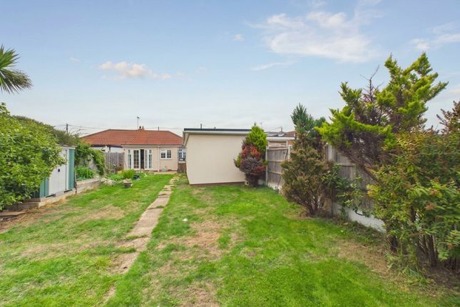 8 Giffords Cross Avenue, Stanford-Le-Hope photo 4