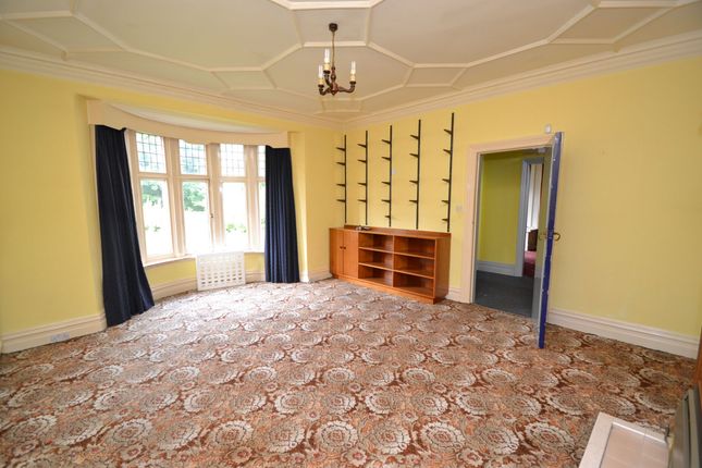 470 Leeds Road, Thackley photo 3