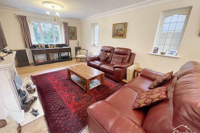 Silverwood Close, Wimborne photo 2