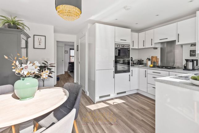 121 Butlers Way, East Grinstead photo 4