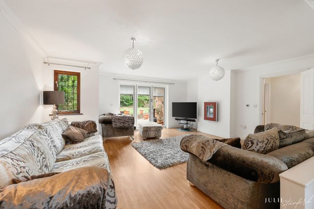 Oak House, Lee Chapel Lane, Basildon photo 3