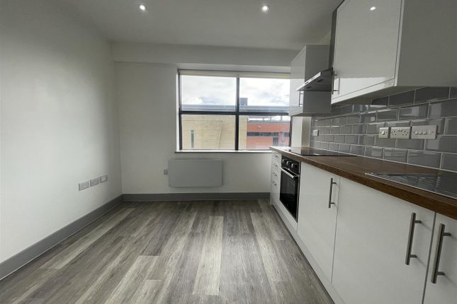 Thumbnail Flat to rent in Grosvenor House, Union Street, Wakefield