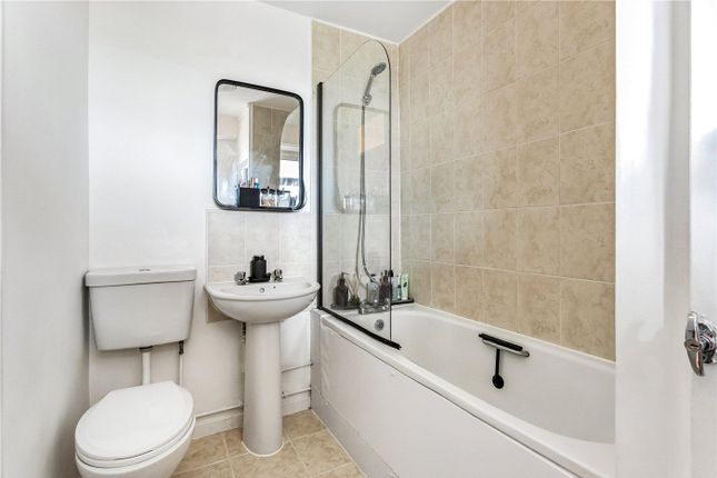 Flat 63, Lister Court,, Yoakley Road, London photo 3