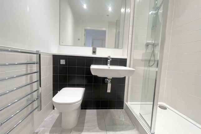 Flat for sale in Jesse Hartley Way, Liverpool