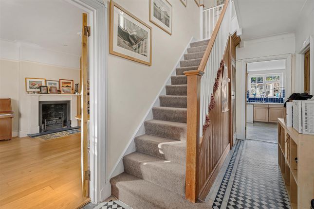2, Aldenham Avenue, Radlett photo 4