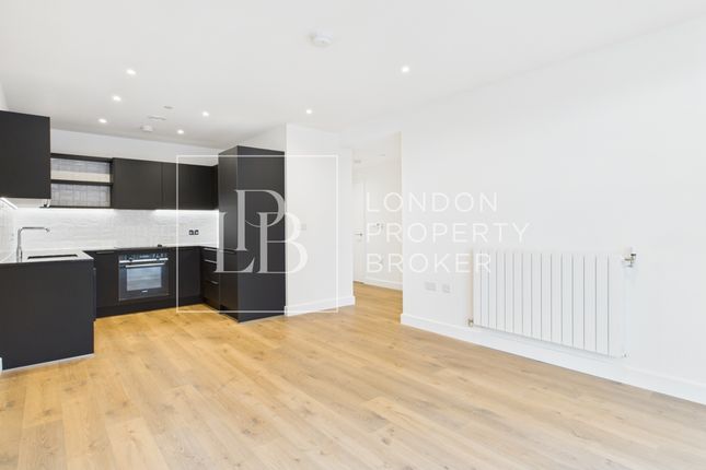 1-bed flat on Flat 702 Kubrick House 2, Pettman Crescent, London, £1,700/mo