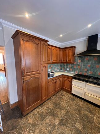 42, Bridport Avenue, Romford photo 3