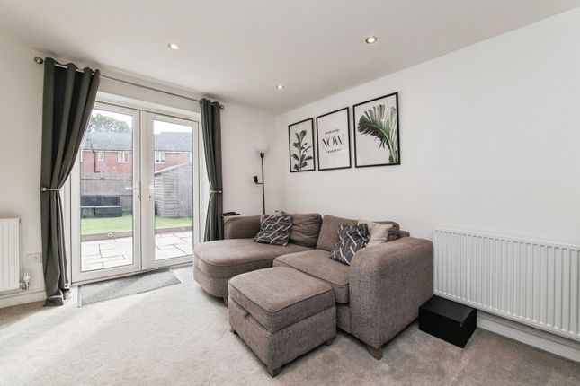 45, Orchard Way, Exeter photo 2