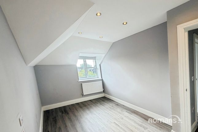 25, Crescent Drive, Hampshire photo 4
