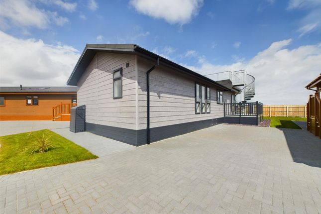 Thumbnail Mobile/park home for sale in Coast Rd, Bacton, Norwich