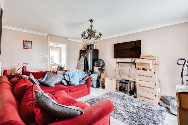 63, Austen Crescent, Wiltshire photo 3