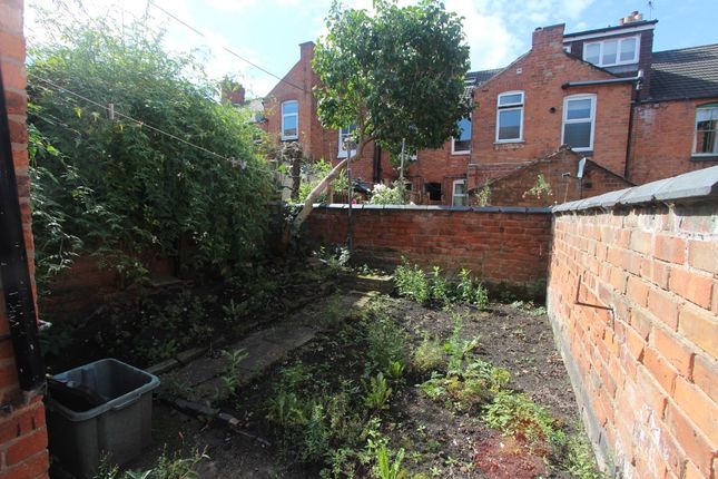 Terraced house to rent in Oxford Road, Clarendon Park, Leicester