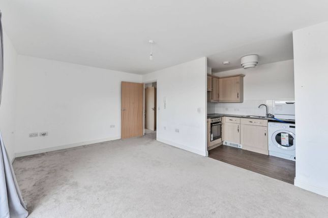 Flat for sale in Cline Road, Bounds Green, London
