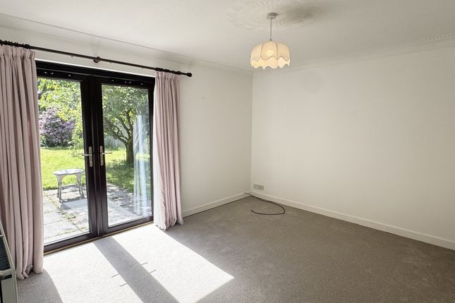33, Llys Llanfair, Llandovery photo 4