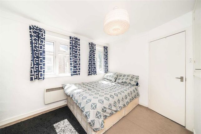 Flat 2, 12, Beauchamp Road, London photo 4