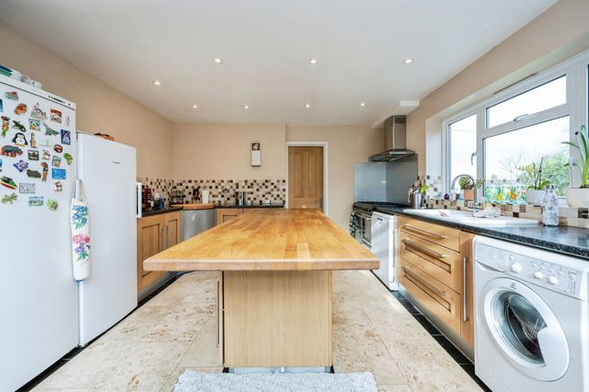 5, Colet Road, Aylesbury photo 4
