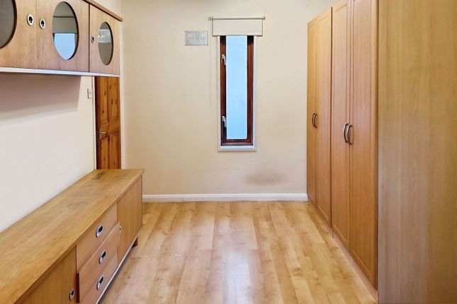 12 Stephenson Court, Osborne Street, Slough photo 3