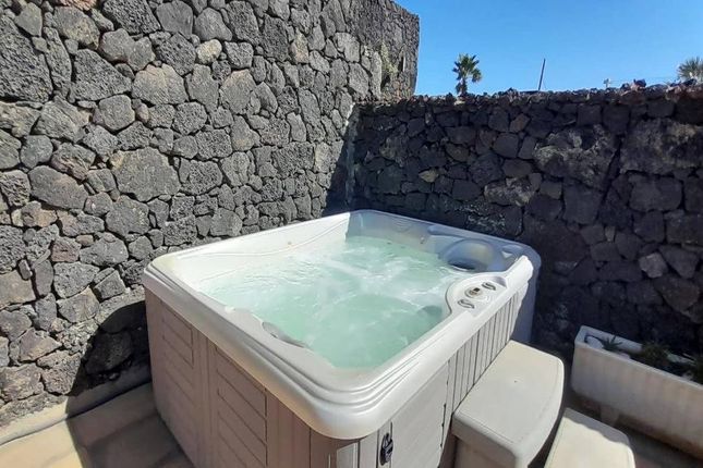 Villa for sale in Quiet Location, Macher, Lanzarote, 35572, Spain