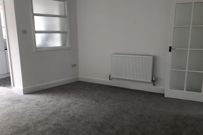 9, Chapel Close, Bedford photo 3