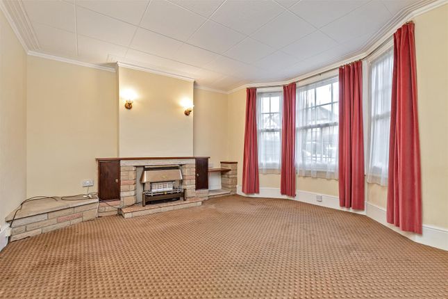 130, Brampton Road, St Albans photo 2